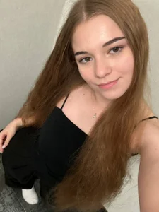 EffieFruin Black Looks Better With a Smile 🖤 Bilde