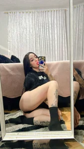 EmmyEvans1 I'm really playful today, do you want to see what happens next? Immagine  3