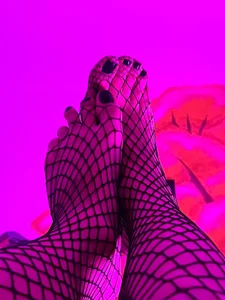 Aria_montgomeri: Big perfect feet ( фото)