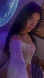 SeleneeEvanssOver the moon图片