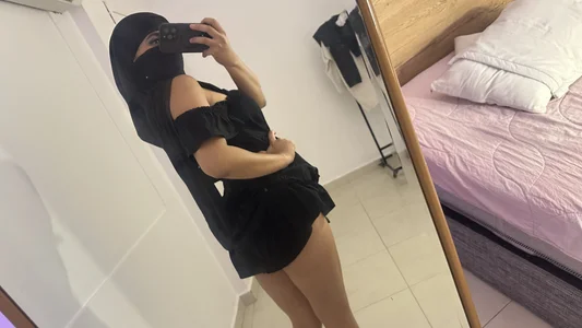 Jasmin_hamdanのThey say that desire is in the details... do you notice them?の 4枚の写真