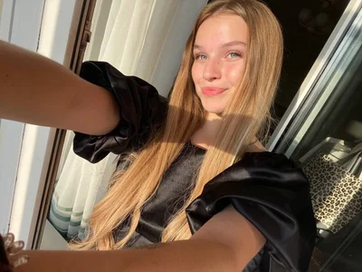 JanetJennings I am so cute in ordenary life Pic 2