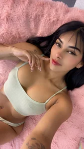 Rubi08_Do you like how the green looks on me? 💚 Bild 4