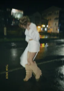 Public de AuroraNeale  4 Imagens