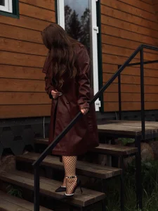 A trench coat and lingerie—just for you. de Aura_boobss Foto 4