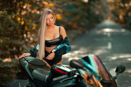 IvyRubens Luscious ass on the bike🍑🤭!🏍️ Pic