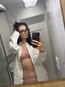 mia_aim Passion in a white shirt? ❣️ Immagine  9