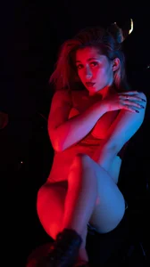 Behind Closed Doors 😈 de SharaRoades  4 Imagens