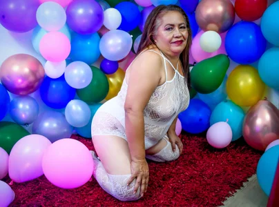 Keira_Lennox sexy balloons Bilde 4