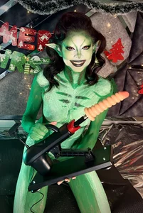 MysticMature: I’m going to abduct you with pure intergalactic pleasure.👽🛸 ( 2 фото)