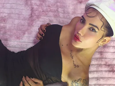 juliane_sweer1 juliane in the bed Pic 5