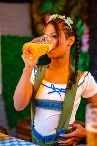 sarah_banks1's oktoberfets Sex Photo 1