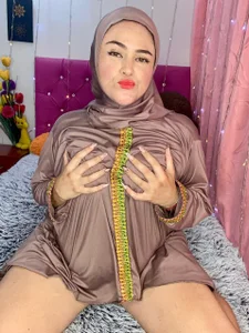 MarianFadel: Today I want to enjoy you love 😍🥵 ( 2 фото)