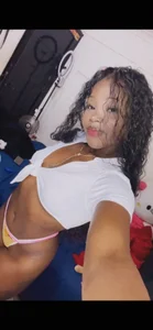 IrisHerrera_ Do you like how I look?🖤♥️ Pic