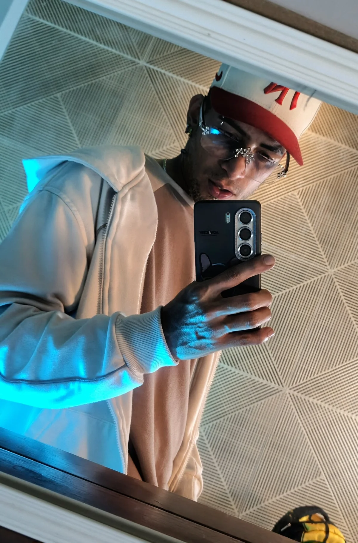 DrakeNeumann 님의 트렌드 중인 사진  1301개