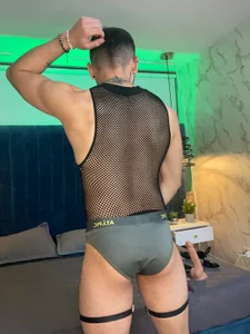 Lian_ferrer: green looks good on me 💚💚 ( 4 фото)