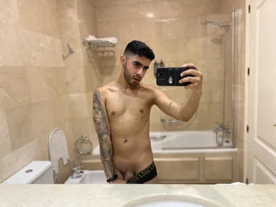 ItsMeEros A look at my Fan Club content Pic 2