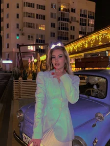 _BellaClark Public Immagine  5