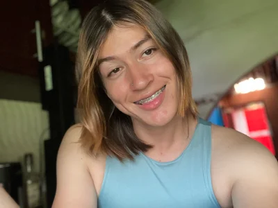 Koral_10 Hi my love, how's my new hair? I had it straightened for extra beauty, for you. Foto