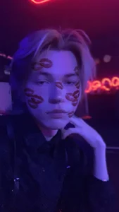 evan_reinhart more of me Foto 3