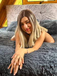 AngellaMoraaPublic Bild 2