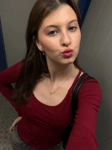 LouiseChavez: unbelievably ( 2 фото)