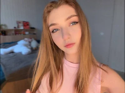 AveryBerkson a little tired Gambar