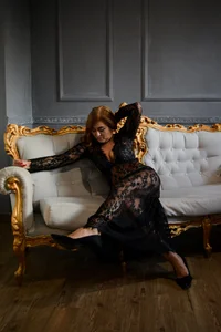 KarlaHartley “5 elegant shots of lace, luxury & pure temptation 🌹🔥” รูป  3