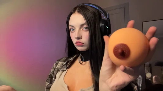 ReikoBartone Want to see some boob?) Foto 3