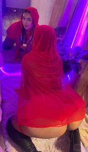 AntonellaQueenn caperucita roja зображення 5