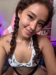 redbarbiedollx How does white look one me 🤍 사진