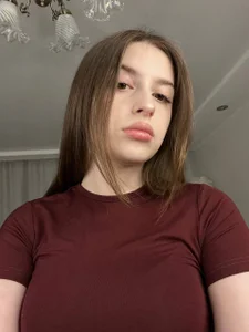 LeanneDinkle I should pump up my lips? Bilde 4