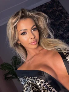 LaraAmosX Soft Smiles & Blonde Vibes Pic 6