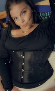 KSQUEEN: a little peek ( 3 фото)