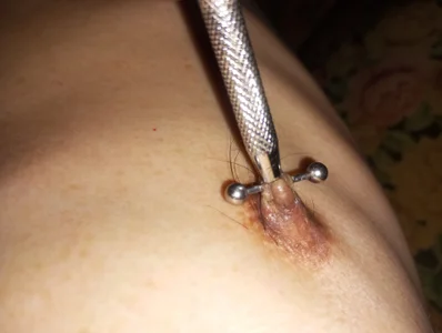 tonysmchi2 Butterfly nipple clamps, ball crushing, precum and wire talon clamps. Foto 4