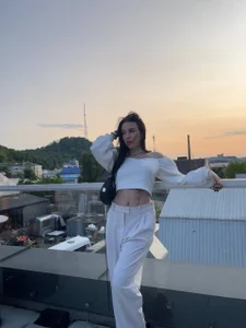 NikkiGoldSide Let's take your arms and go for a walk Pic 4