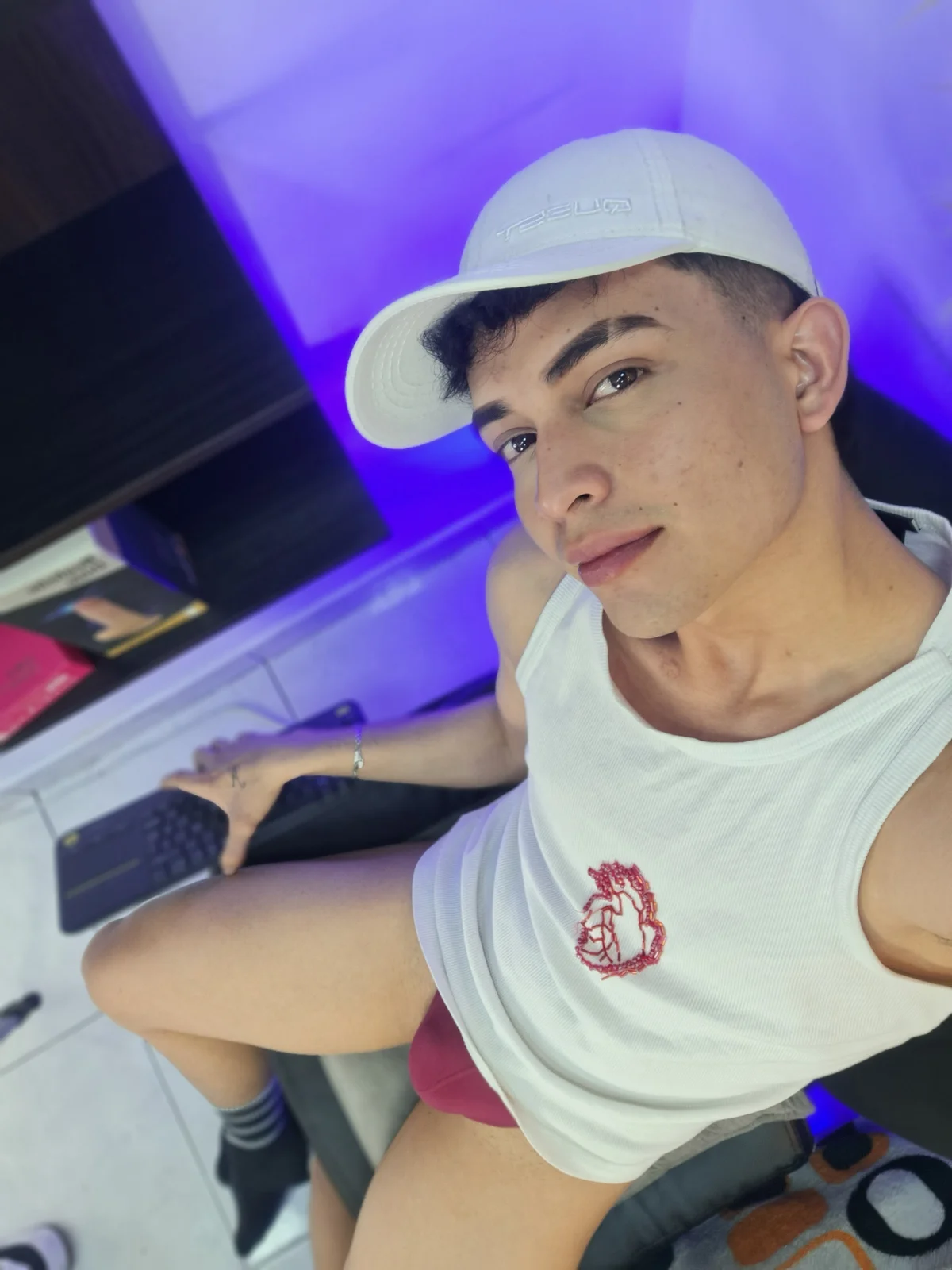 NewYoungHot Gambar Trending 6510