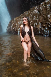 CamileHolmes sexy in the water Pic 4