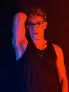 Caution de angel_sexyevil  2 photos