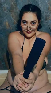 a sadistic, submissive woman who enjoys hard spankings🥵 od aria_kai_  3 snímek