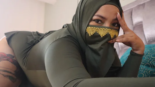 nayla_sahar hi daddy im your sexy girl  2টি ছবি