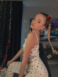 JulieLupo I wake up in the morning, go to wash my face and then bam! - there are horns on the head😝 Fotka 4