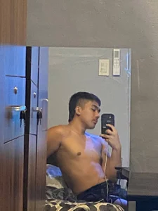 pinoyAdrianneXXXのMIRROT SHOTの 2枚の写真