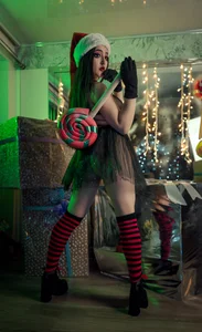 Charlotte_Germanotta_ Merry Christmas Pic 7