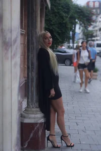 MissJessX Just walking Gambar