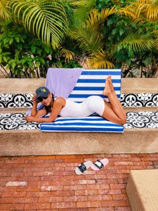 HannaPetit In search of small paradises ... 🌴 Pic 3