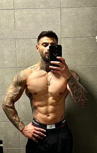 TristanGrey Just me.Alpha by nature. รูป  6