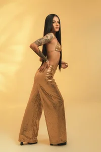 EmilyBelll Golden queen ☀️ Immagine  2