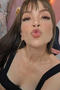 emilyharrix Wet kisses 💋💋💋💋💋💋💋 Pic 5