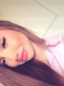 EmmaGorgeousPublic图片 5